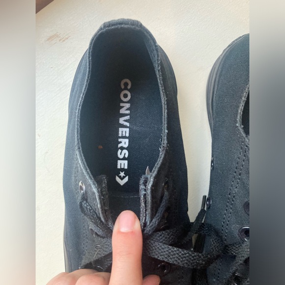 Black converse - Picture 2 of 6